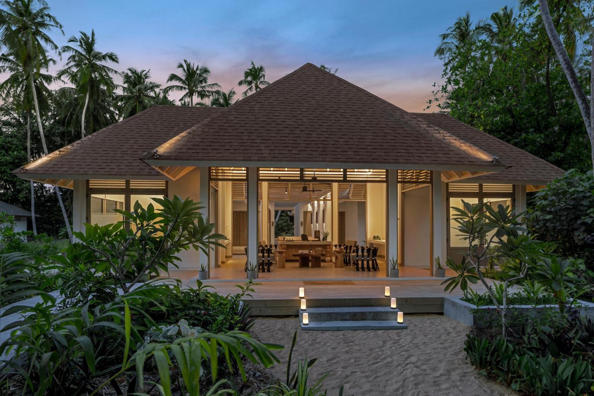 Avani Plus Fares Maldives Resort - 50 Percent Off On Seaplane Transfer For Minimum Stay Of 3 Nights And More For Stays Until 22 December 2025 Kendhoo Exterior photo